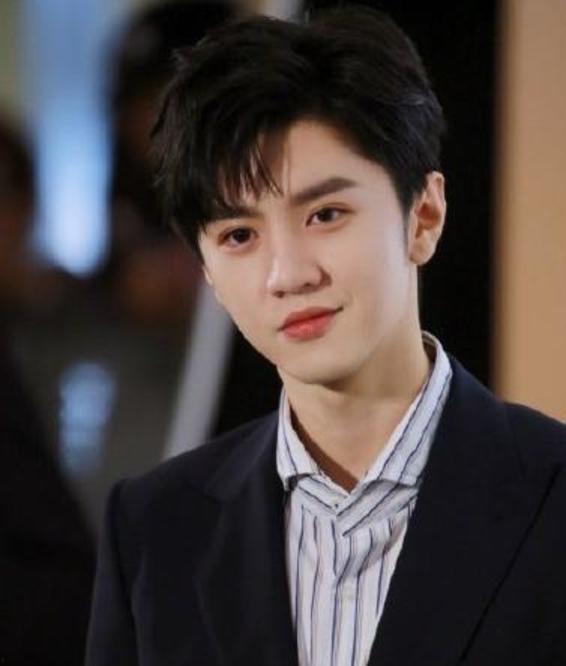 陈哲远娱乐圈爆料视频,揭秘明星幕后真相 第2张 陈哲远娱乐圈爆料视频,揭秘明星幕后真相 第2张